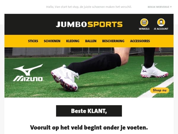 Vooruit op het veld begint onder je voeten.